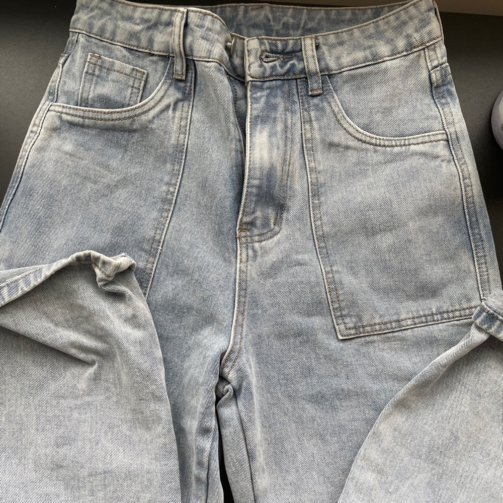 loose mom jeans
